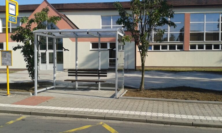 Galerie - Prosklená autobusová zastávka - 1